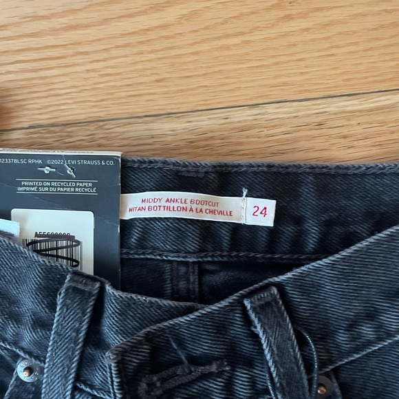 NWT Levi’s bootcut pants - ladies - Picture 3 of 3